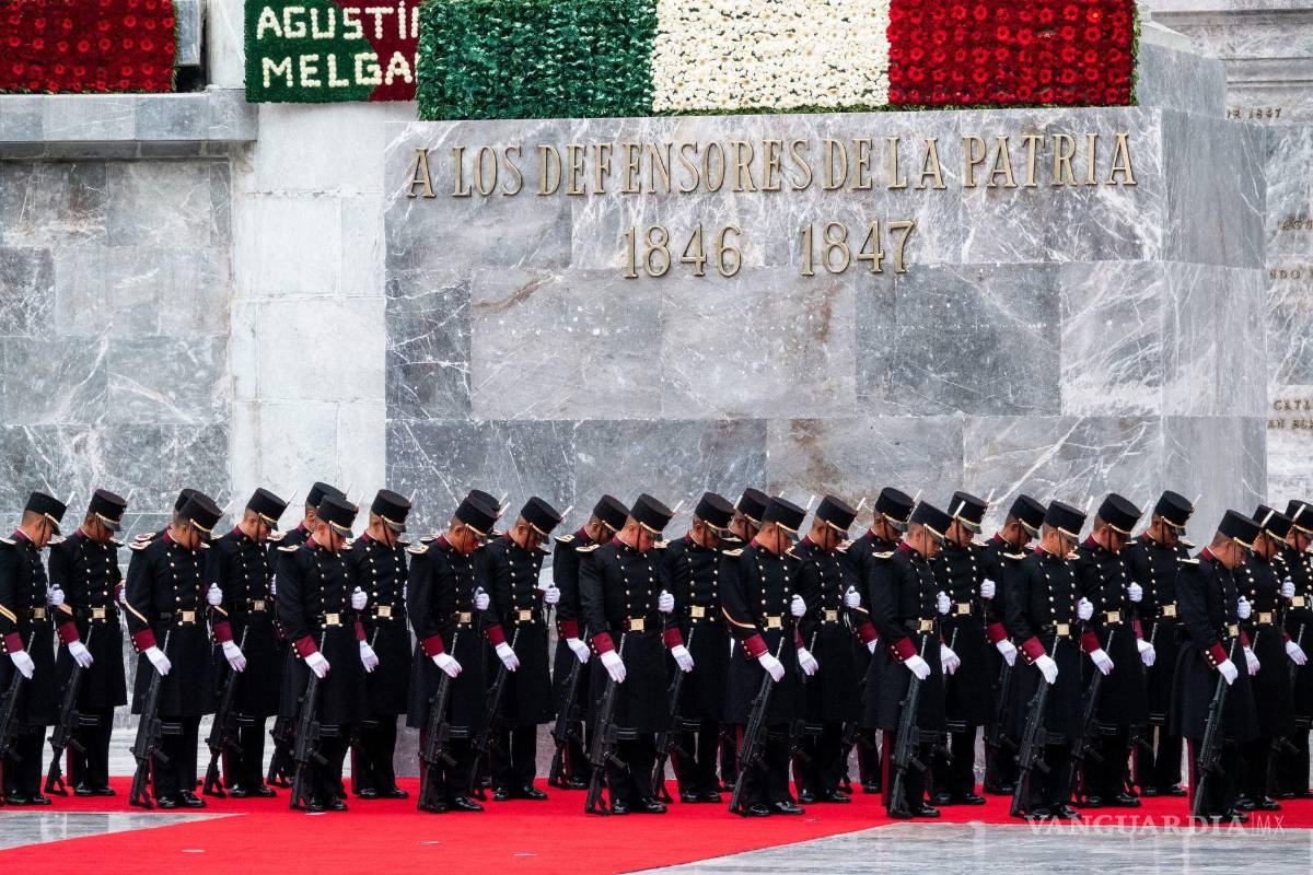 ¿Juan Escutia en realidad se lanzó envuelto en la bandera? ¿Los Niños Héroes no eran niños?