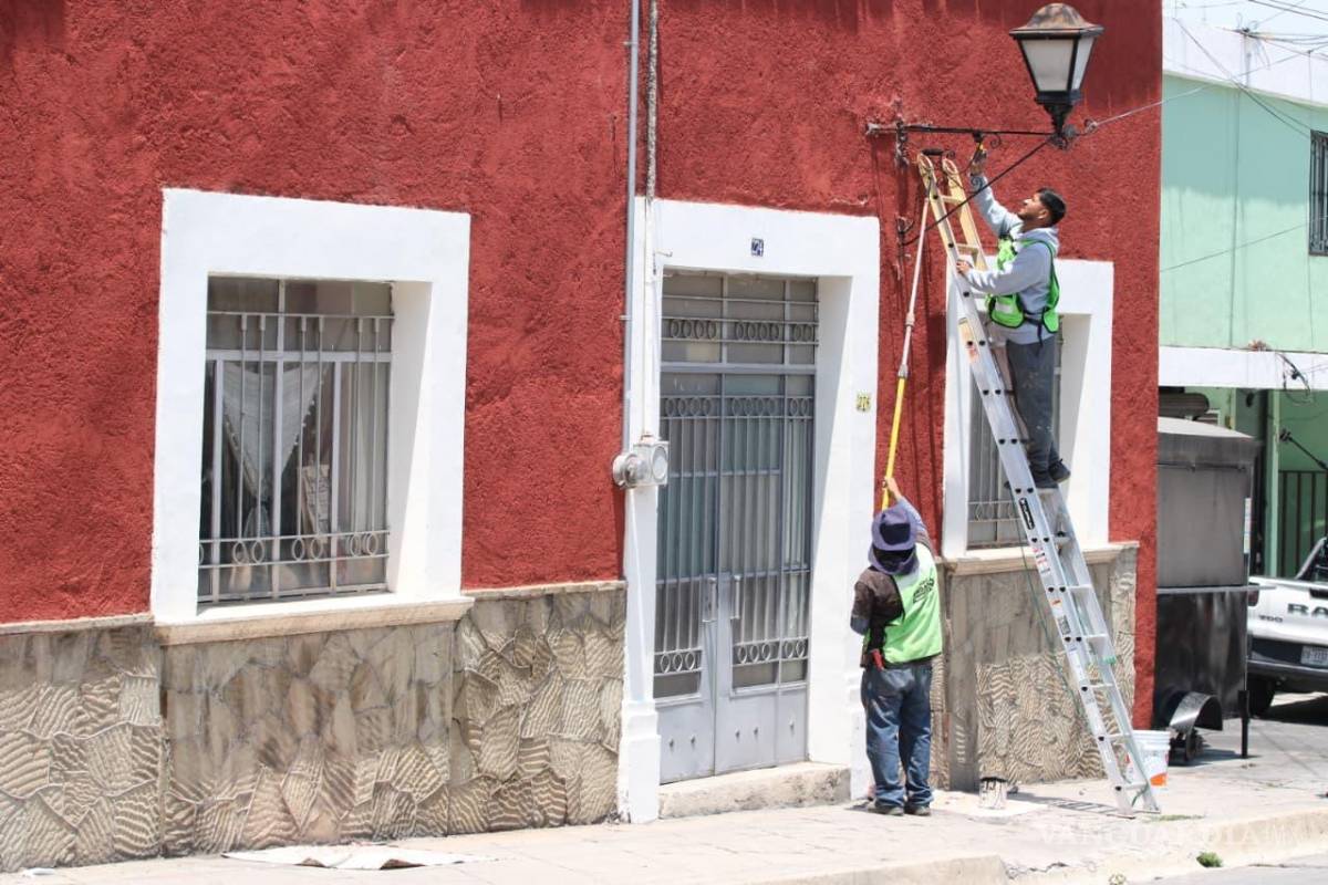 $!El programa de embellecimiento de fachadas avanza sobre la calle Miguel Hidalgo, con intervenciones en viviendas y comercios para mejorar la imagen urbana.