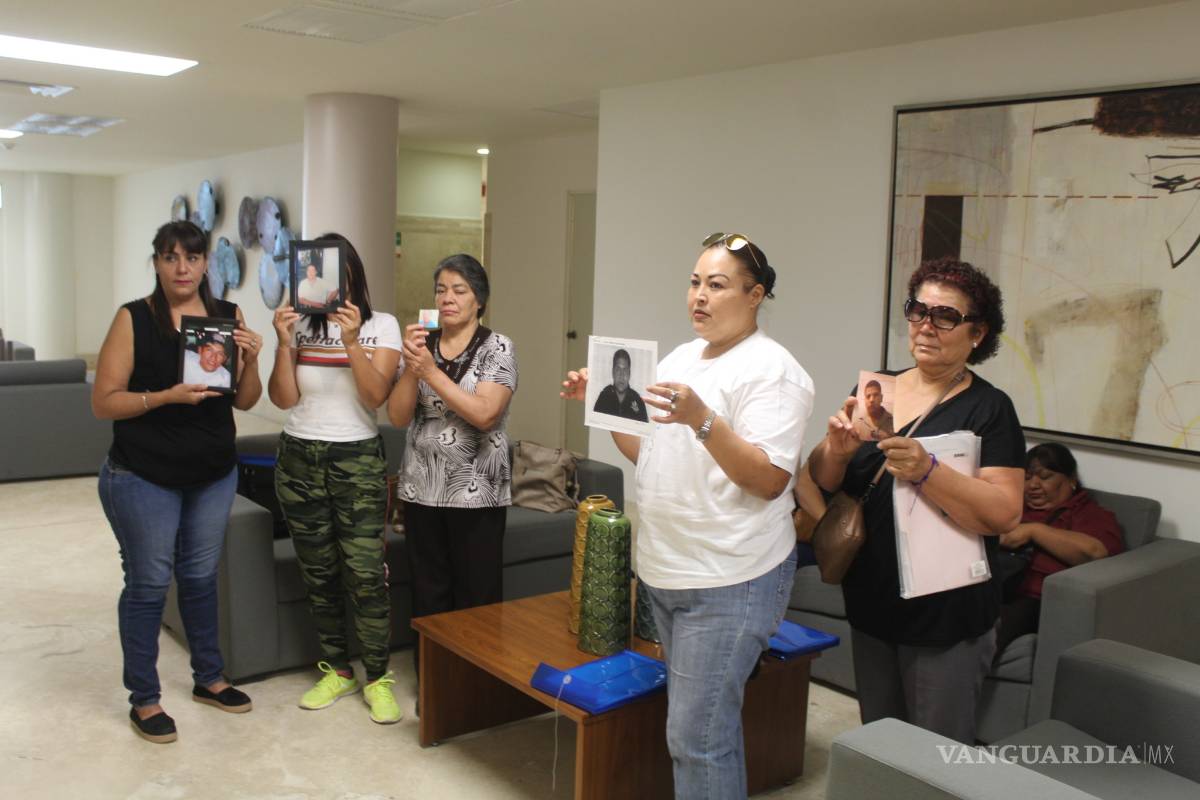 Familiares de policías desparecidos piden su pago