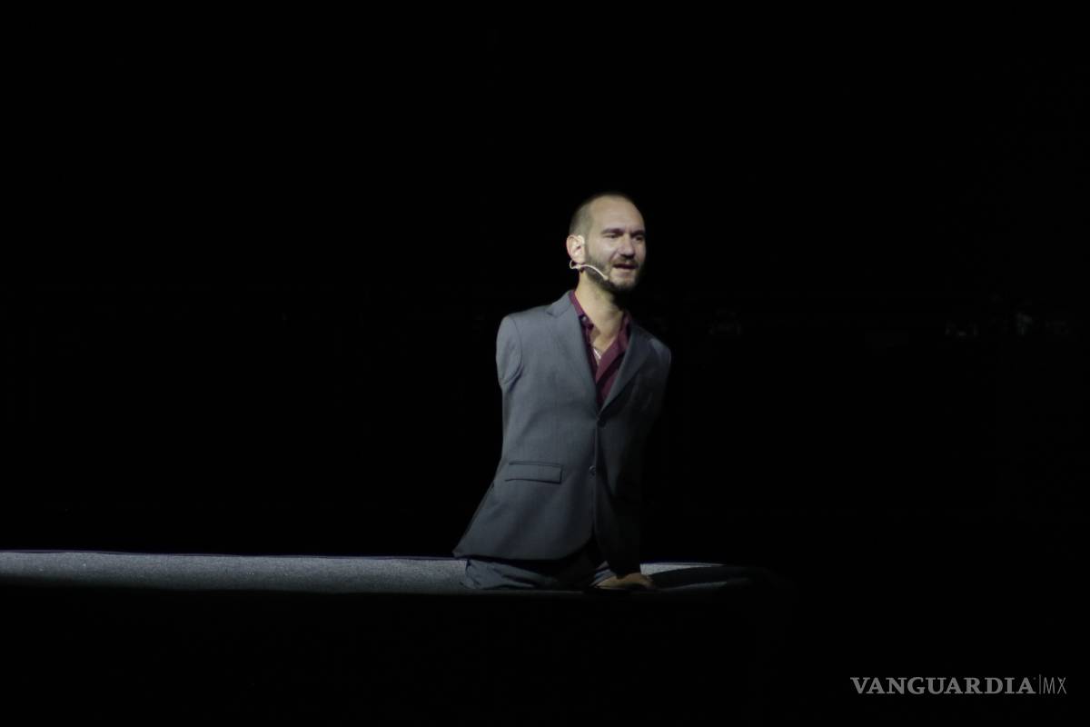 Poner fin al bullying en todas sus formas, exhorta Vujicic