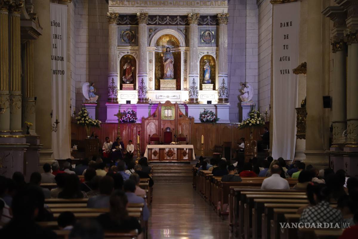 $!Celebran misa al aire libre en Saltillo