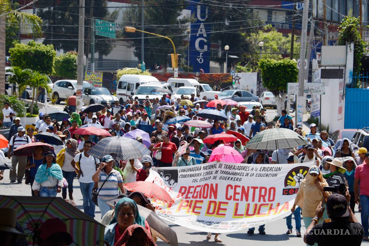 Grupos de activistas en 8 países reclaman a México por violencia contra maestros disidentes