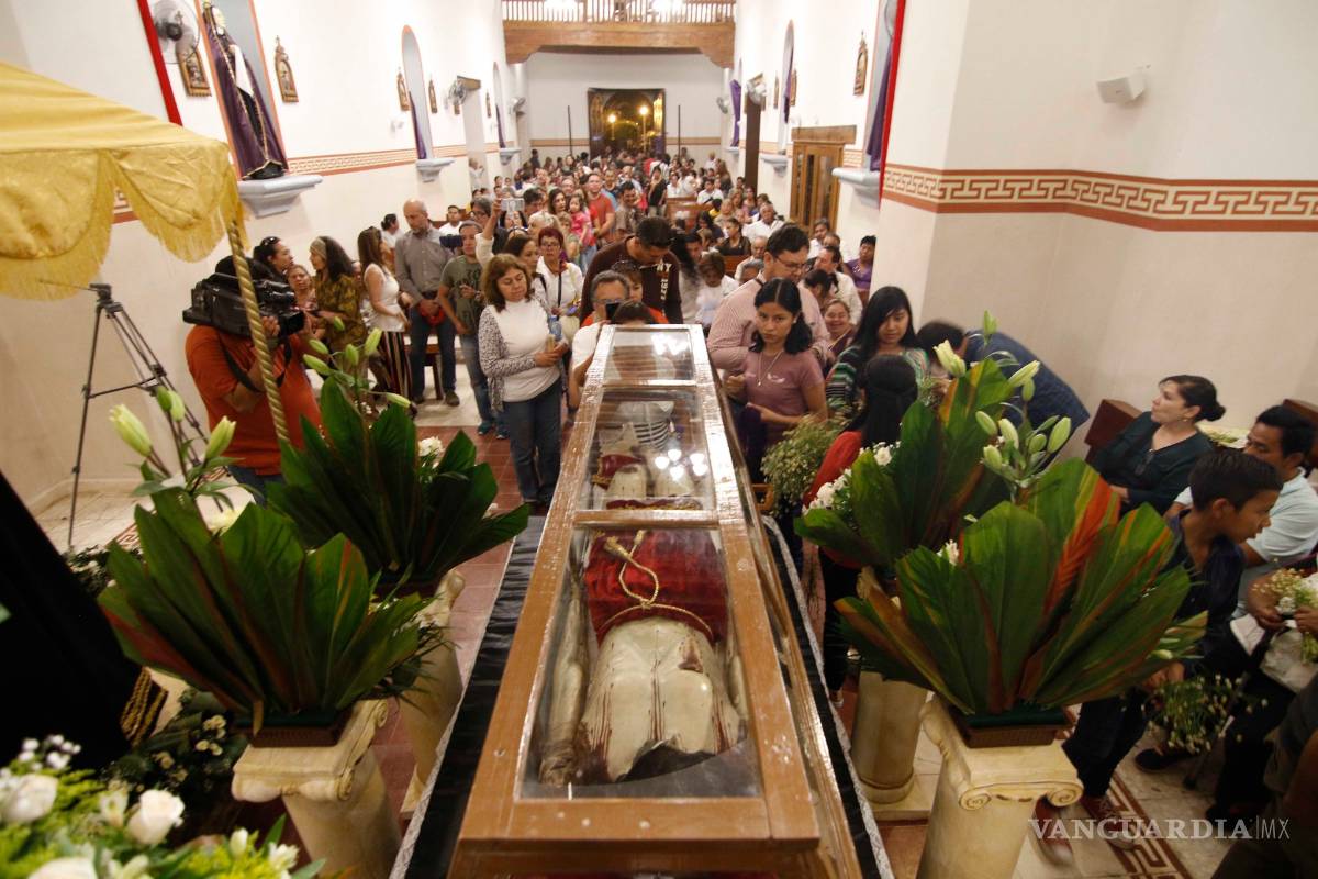 $!La procesión del silencio se apodera de Viesca