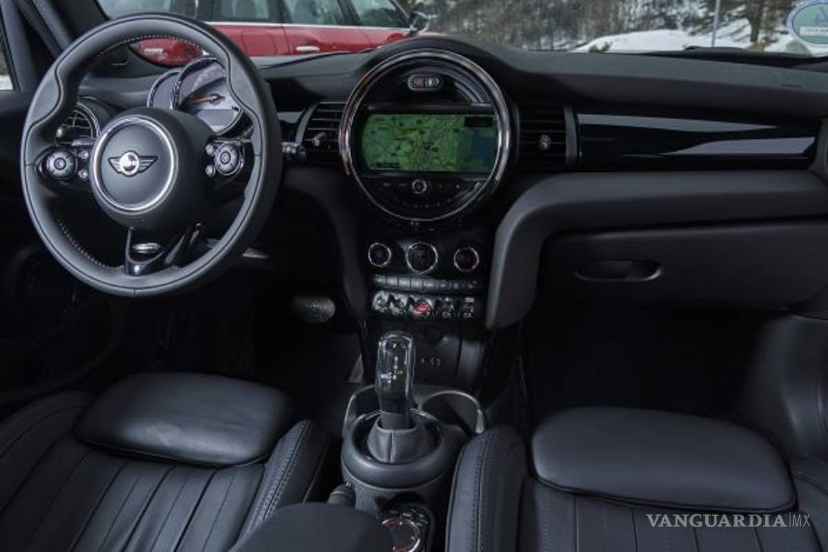 ¡Transmisión de doble embrague en el nuevo MINI para un manejo más divertido!