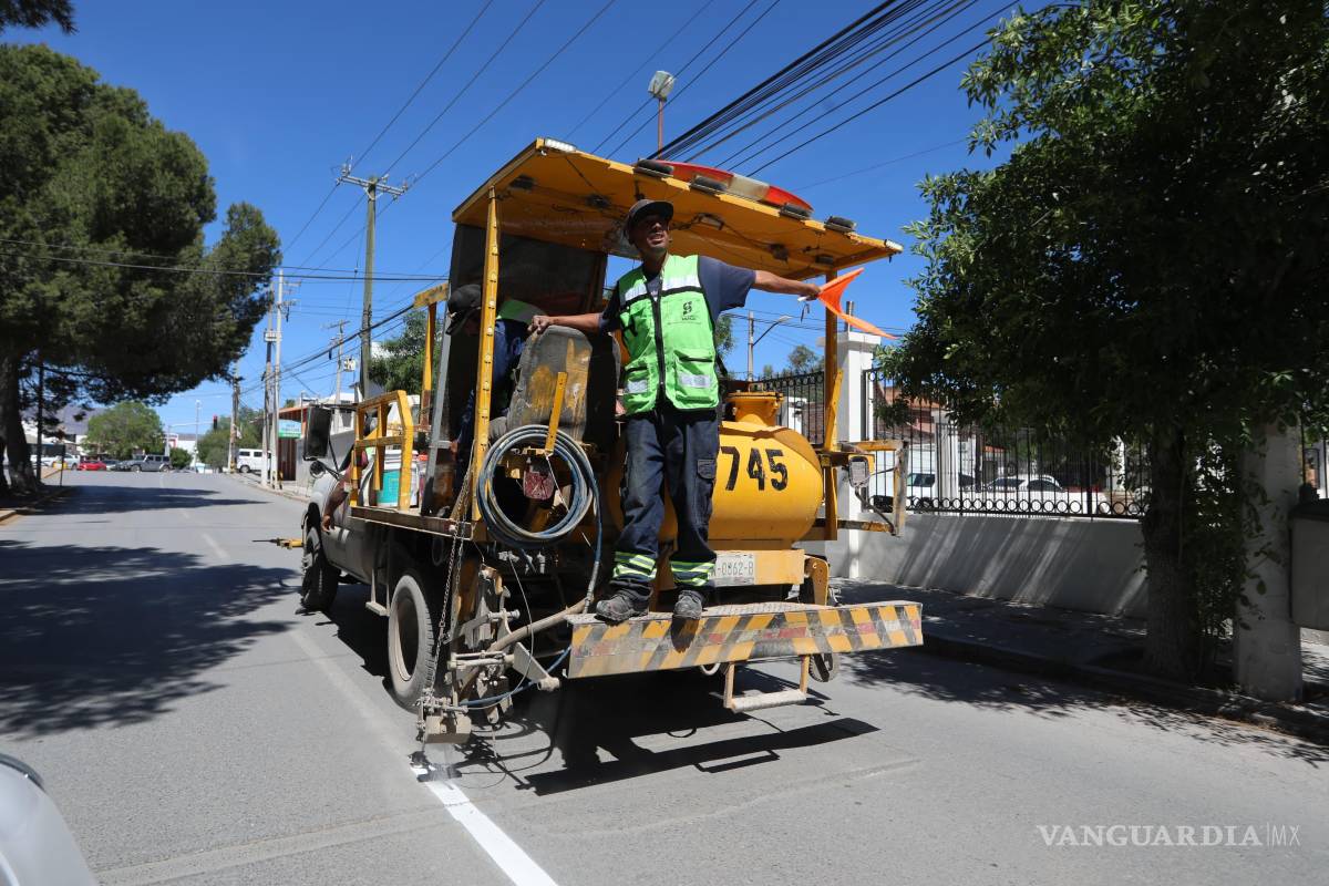 $!En el bulevar Pedro Figueroa se pintaron las líneas que dividen los carriles.
