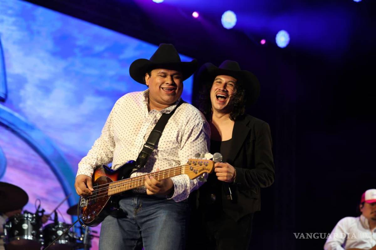 $!Diego y Emilio Navaira hicieron vibrar al público con el espectáculo “Siempre Juntos”, recordando los grandes éxitos que marcaron la trayectoria musical de Emilio Navaira.