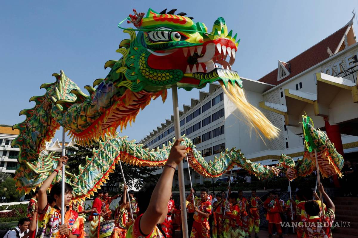 $!Los chinos de todo el mundo celebrarán el Año Nuevo chino, también llamado Festival de primavera. Este año será el año del Tigre. EFE/Kith Serey