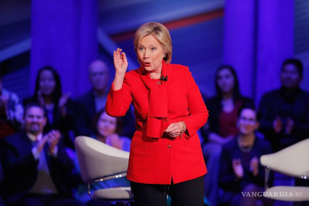 Actitud de Clinton hacia Sanders preocupa a demócratas