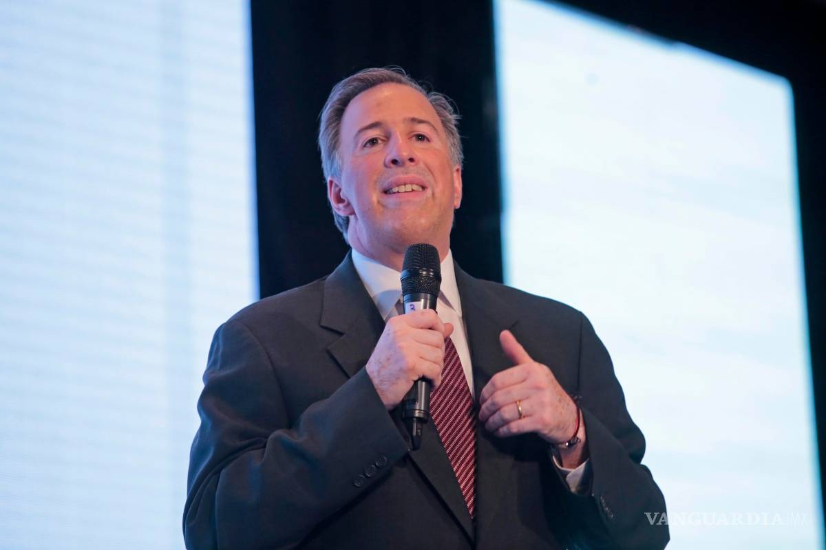 Meade entrega a coordinadores de partidos propuesta contra el fuero