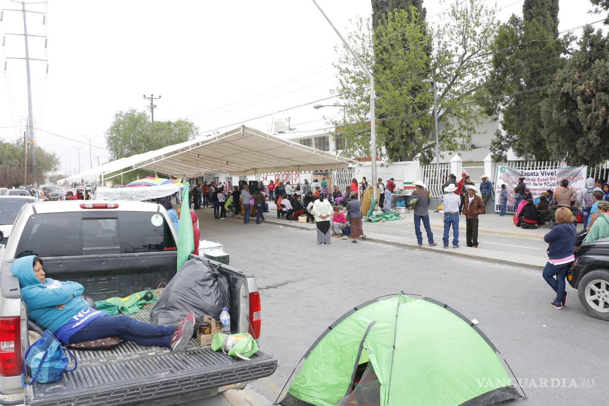 Cumple tres días plantón de la UNTA