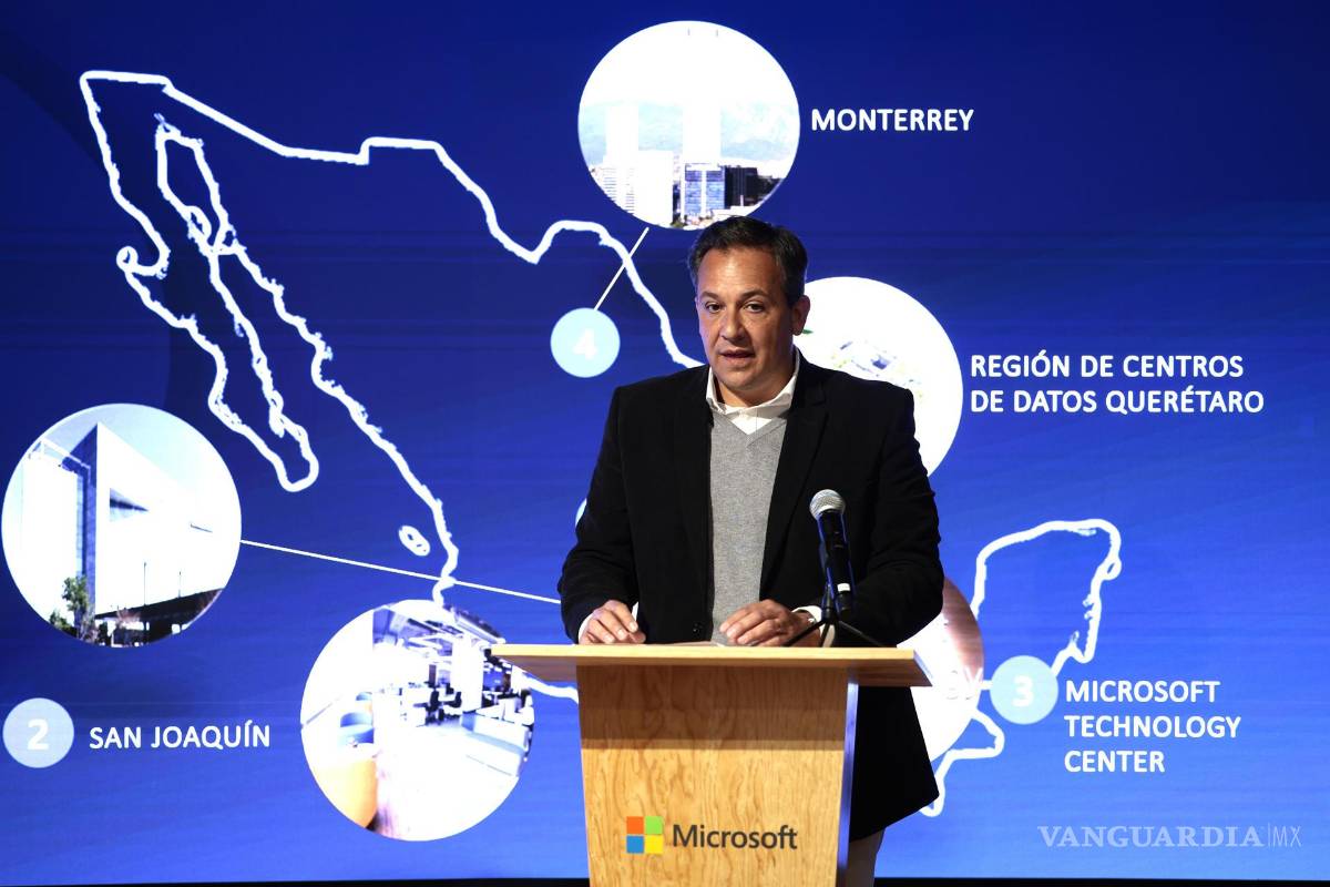 $!El director de Operaciones de Microsoft México, Christian Viany en una rueda de prensa en la capital mexicana (México).