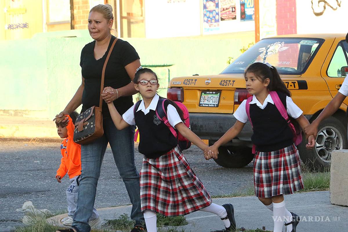 $!Saltillo enloquece con el regreso a clases, tremendo caos vial