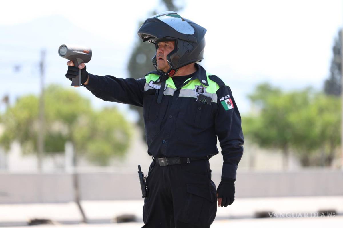 $!Autoridades municipales exhortaron a los automovilistas a utilizar el cinturón de seguridad y evitar conducir bajo los efectos del alcohol.