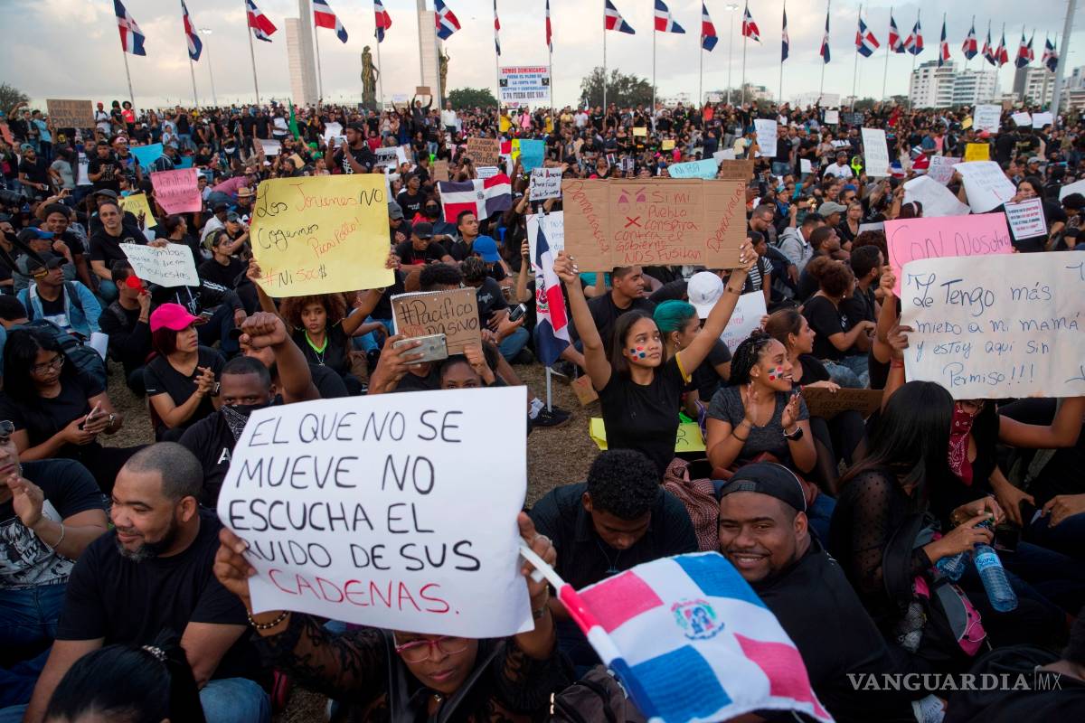 En república dominicana escala protesta contra suspensión de comicios