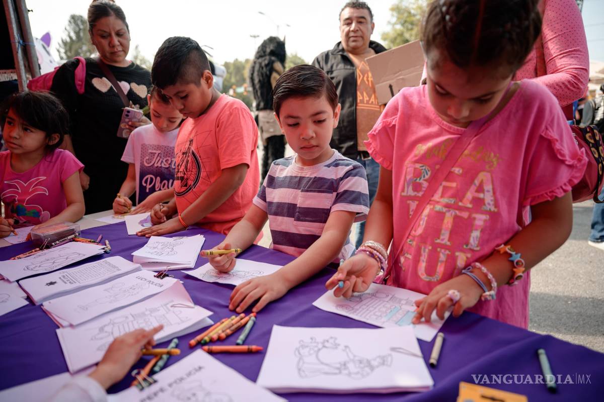 $!Los niños disfrutaron pintando sus personajes favoritos.