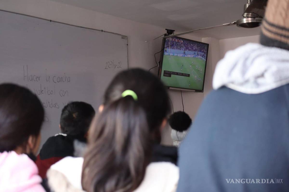 Escuelas de Saltillo disfrutan del partido México vs Polonia en las aulas