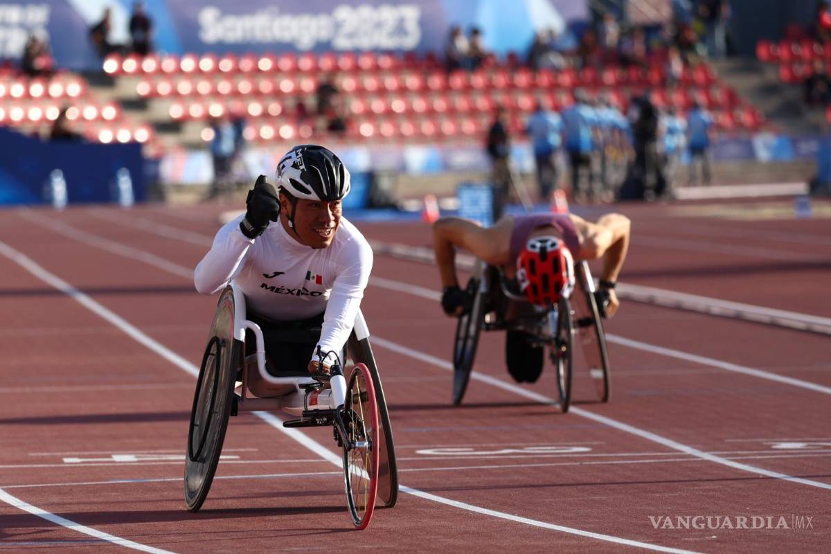 $!Leonardo Pérez Juárez cruza la línea de meta en la final de 1,500 metros T52, ganando la medalla de bronce y contribuyendo al éxito del equipo mexicano en el evento internacional.