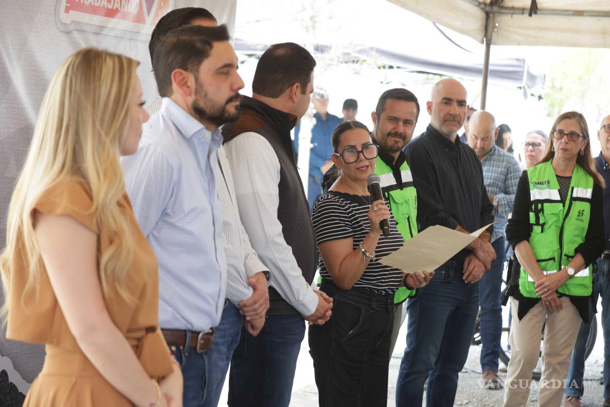 $!Lucy Magda Javier, en representación de las y los vecinos de la colonia Los González, agradeció al alcalde Javier Díaz por atender la petición de pavimentación de la calle.