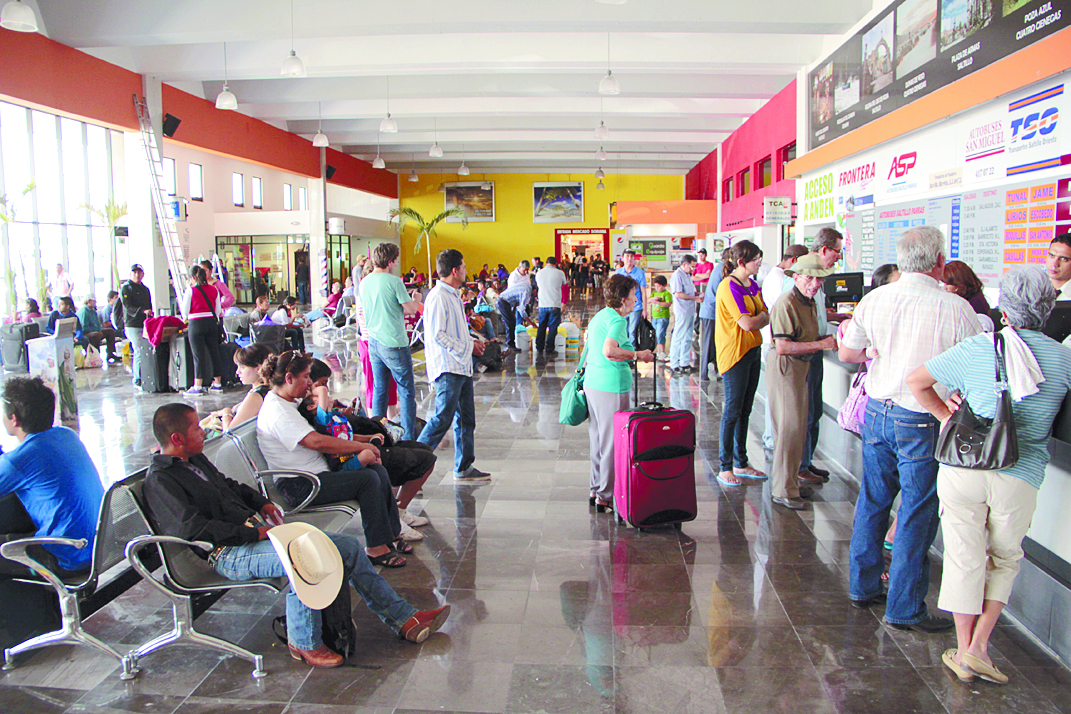 Exhortan a denunciar al transporte foráneo que no aplique descuentos a profes y estudiantes de Coahuila