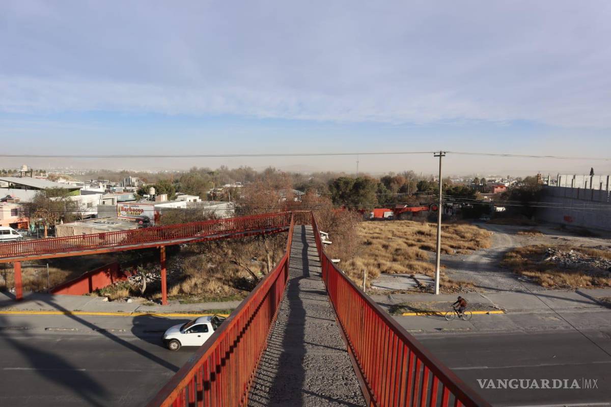 $!Una nube de polvo cubre a Saltillo este día.