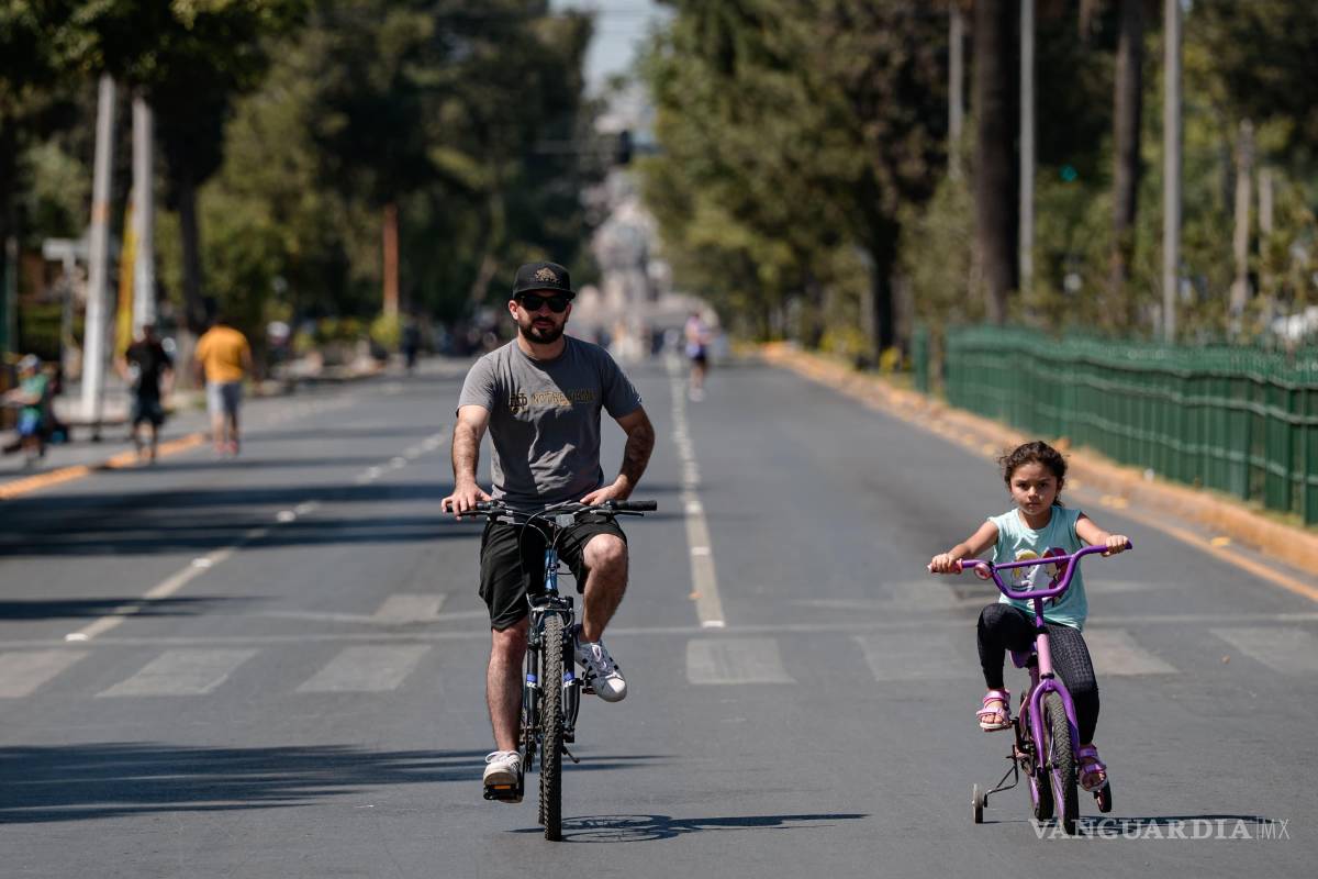 $!Niños y adultos recorren en patines y bicicletas el circuito habilitado para promover la actividad física en un entorno seguro.