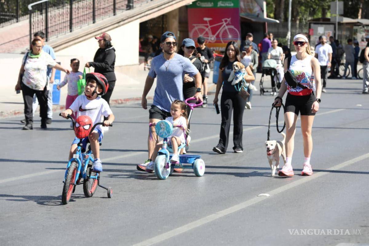 $!Familias aprovecharon el paseo dominical para convivir al aire libre.