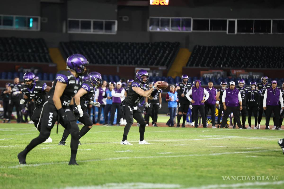 $!El ataque terrestre fue determinante para sellar la victoria en el último cuarto.
