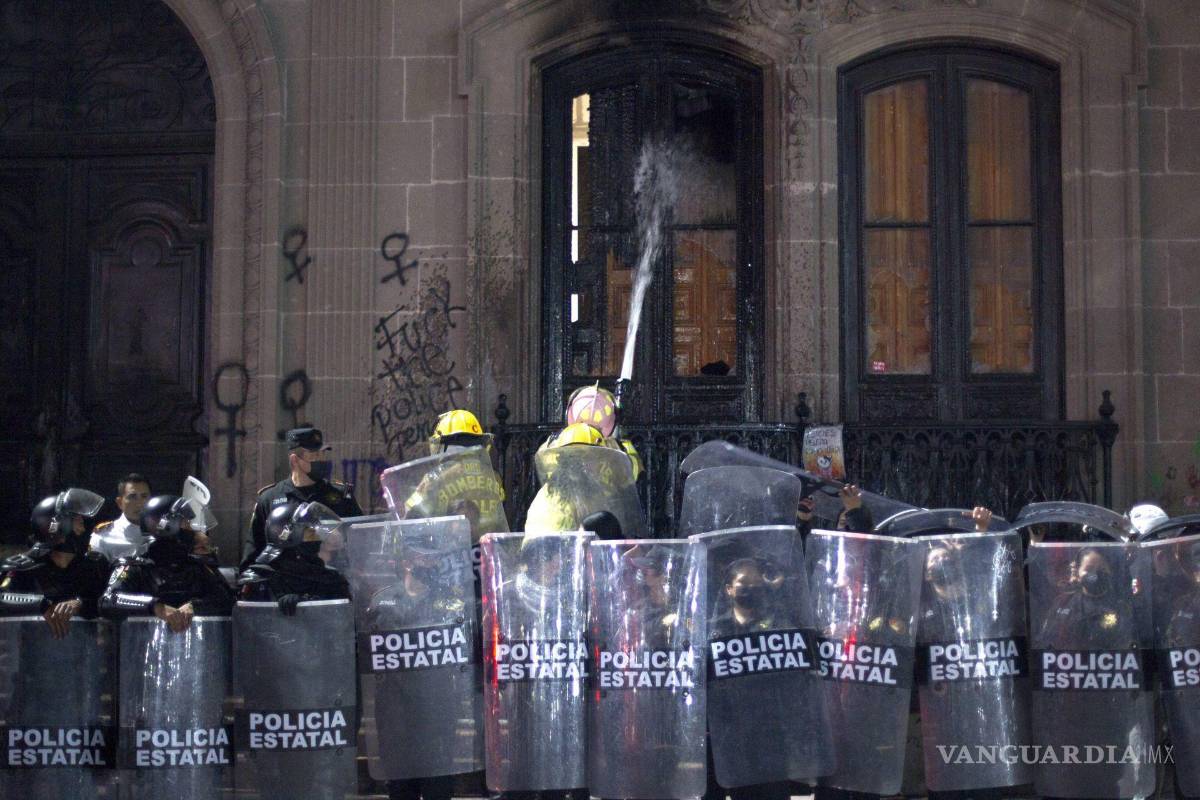 Golpeadas, mordidas y hasta desaparecidas: denuncian en redes agresiones contra asistentes a marcha de 8M en Monterrey