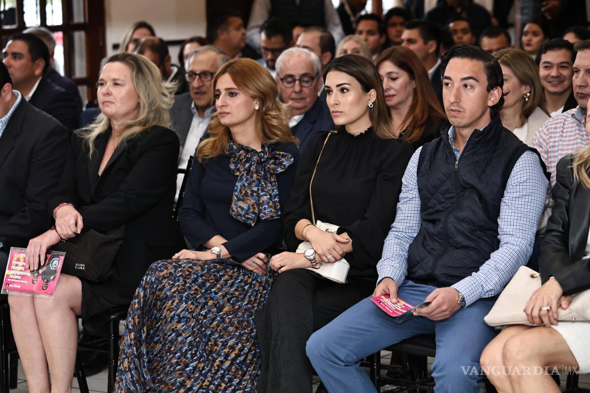 $!Legisladores y funcionarios escucharon el informe de Enrique Martínez, quien reiteró que los avances solo son significativos si se traducen en beneficios directos para las familias.