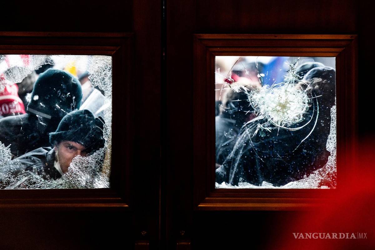 Trump intenta reescribir la historia del 6 de enero en la recta final de la campaña