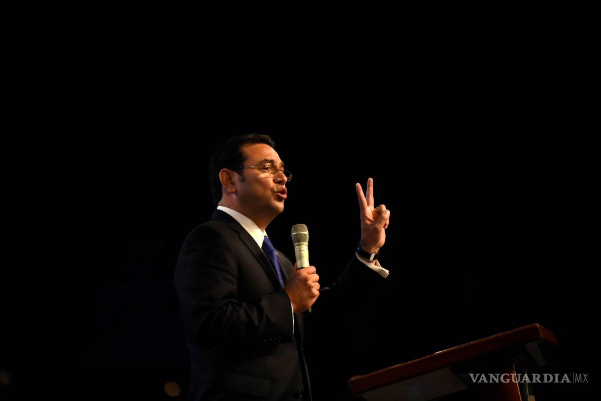 Presidente de Guatemala estudia faltar a cumbre de Celac por plaga de gorgojo