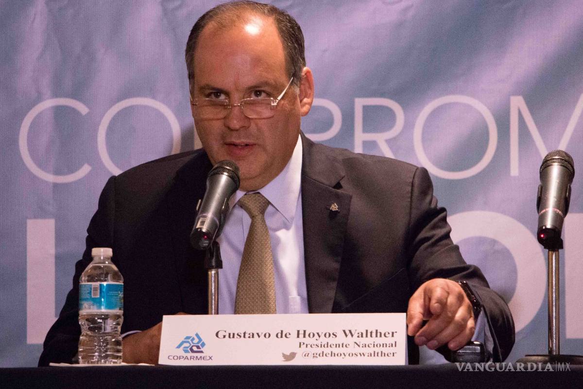 Restringir a exfuncionarios pone diques al talento: Coparmex