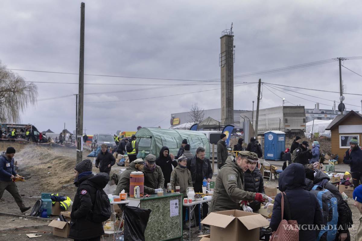 El dolor de separarse ante una guerra; familias ucranianas “partidas” por las armas