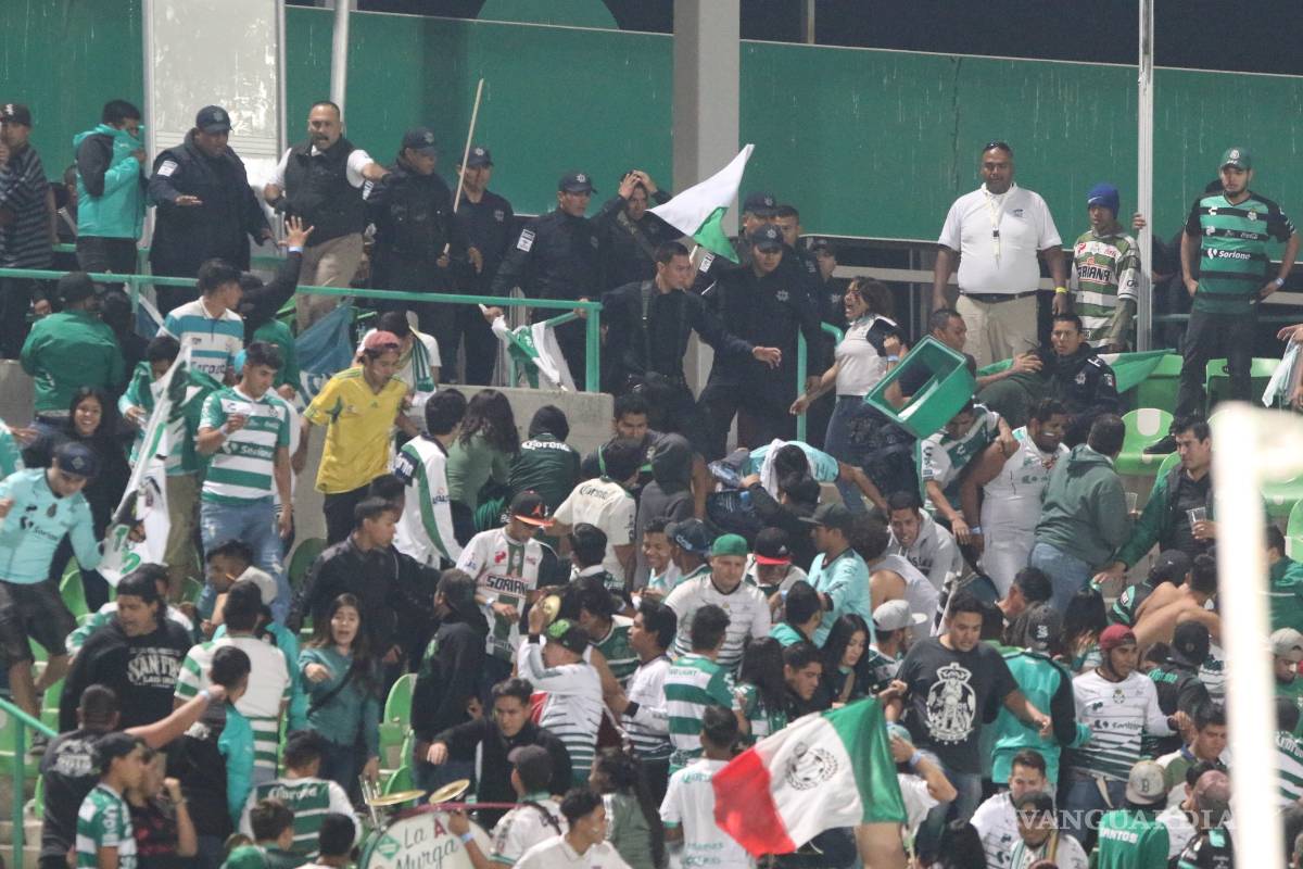 $!Policía y aficionados se pelean en el TSM