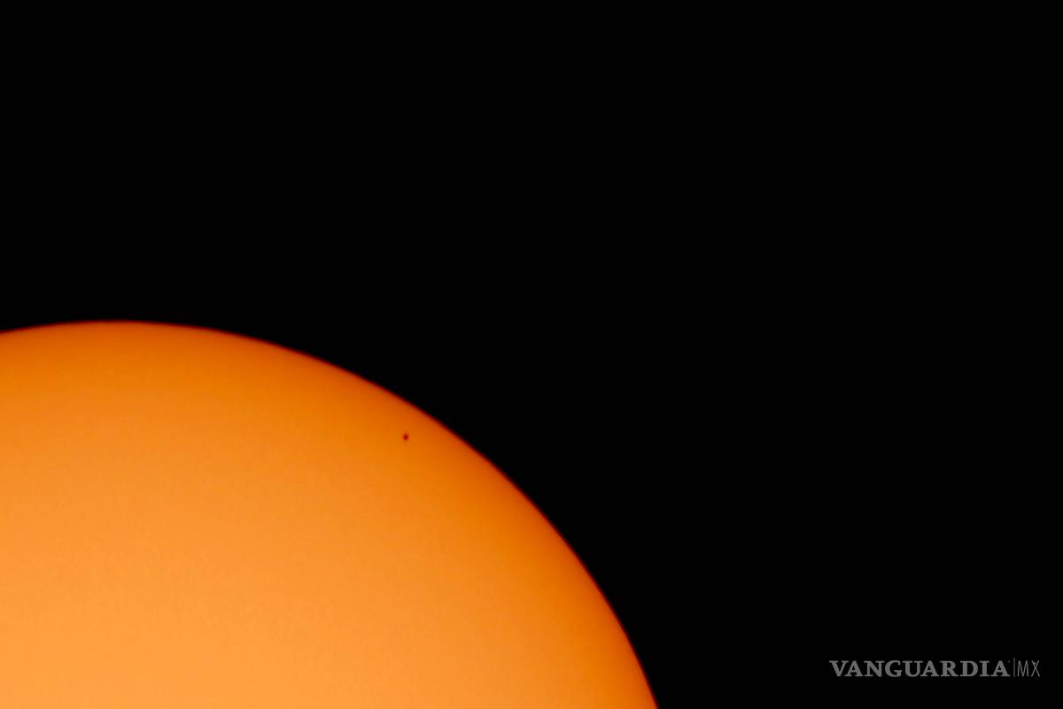 $!Captan estudiantes de la UAdeC a Mercurio pasando frente al Sol desde Saltillo