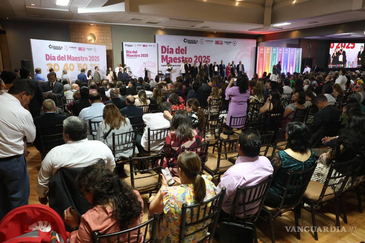 $!La Sección 38 del SNTE celebró el Día del Maestro con un acto solemne en Saltillo, donde se reconoció el esfuerzo, la vocación y el legado del magisterio coahuilense.