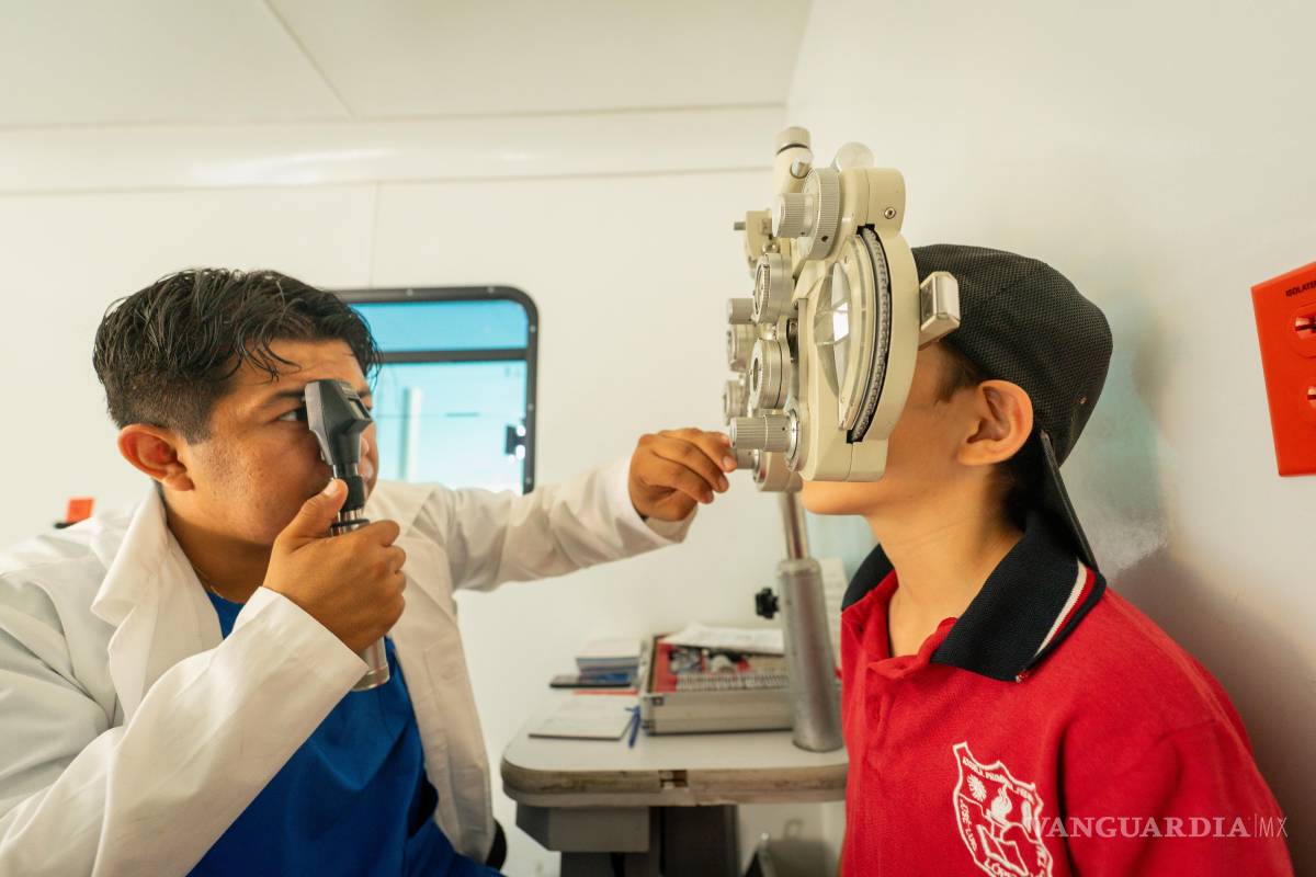 $!Las brigadas móviles del DIF municipal ofrecen exámenes de la vista, entrega de lentes, aparatos auditivos y atención dental gratuita en sectores con alta necesidad.