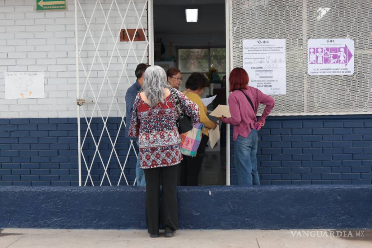 $!Coahuilenses acuden este domingo a las urnas para elegir a quienes integrarán el próximo Congreso del Estado.