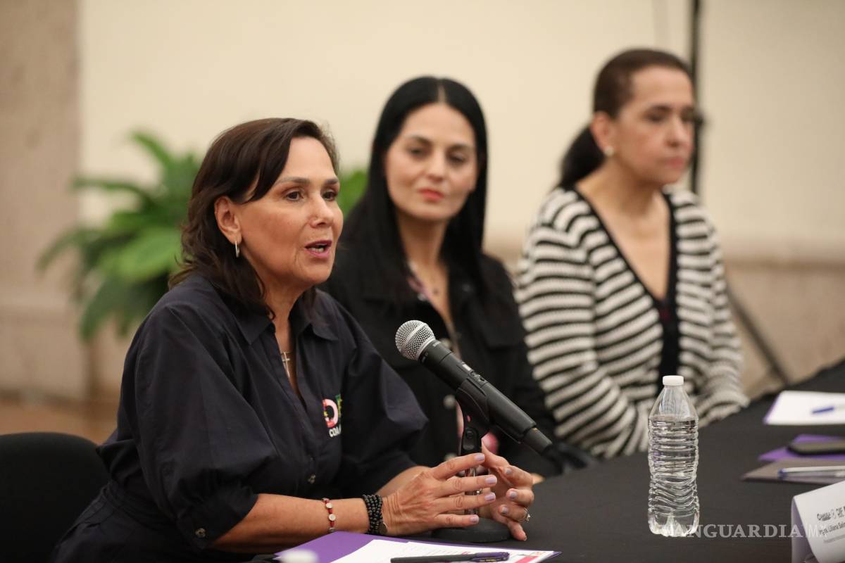 $!Liliana Salinas Valdés, presidenta honoraria del DIF Coahuila, encabezó la instalación.