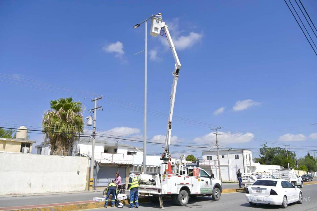$!Carlos Villarreal destacó que el mantenimiento permanente de la infraestructura urbana busca elevar la calidad de vida de las familias monclovenses.
