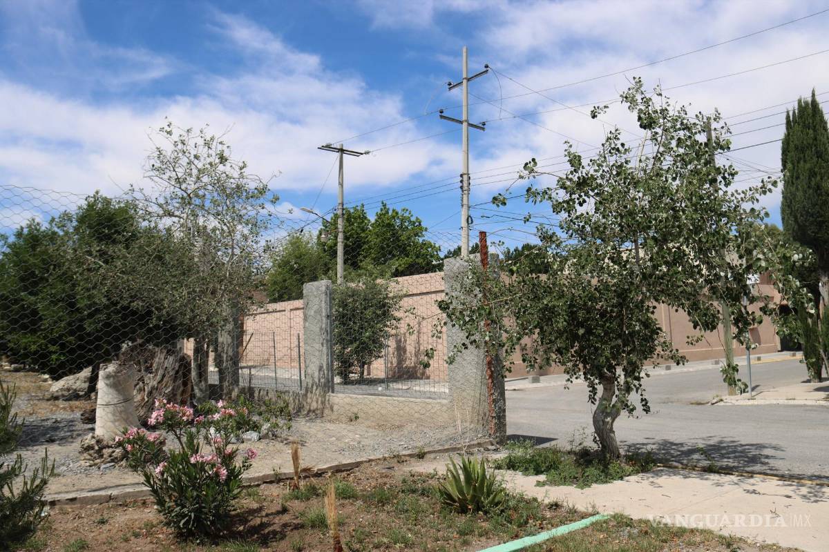 $!Los residentes expresan su preocupación por la seguridad debido a la aparición de perros guardianes en el área cerrada.