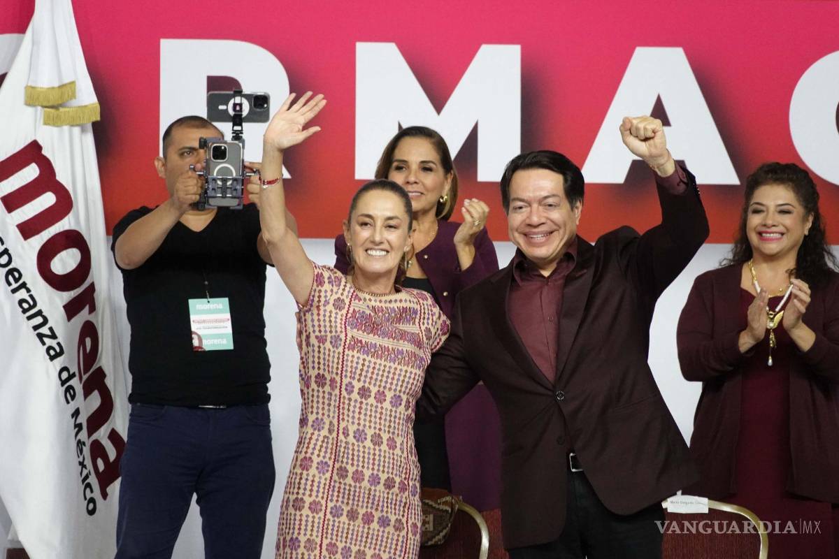 $!Claudia Sheinbaum, virtual presidenta electa, y Mario Delgado, presidente Nacional de Morena, durante el Séptimo Congreso Nacional Extraordinario de Morena.