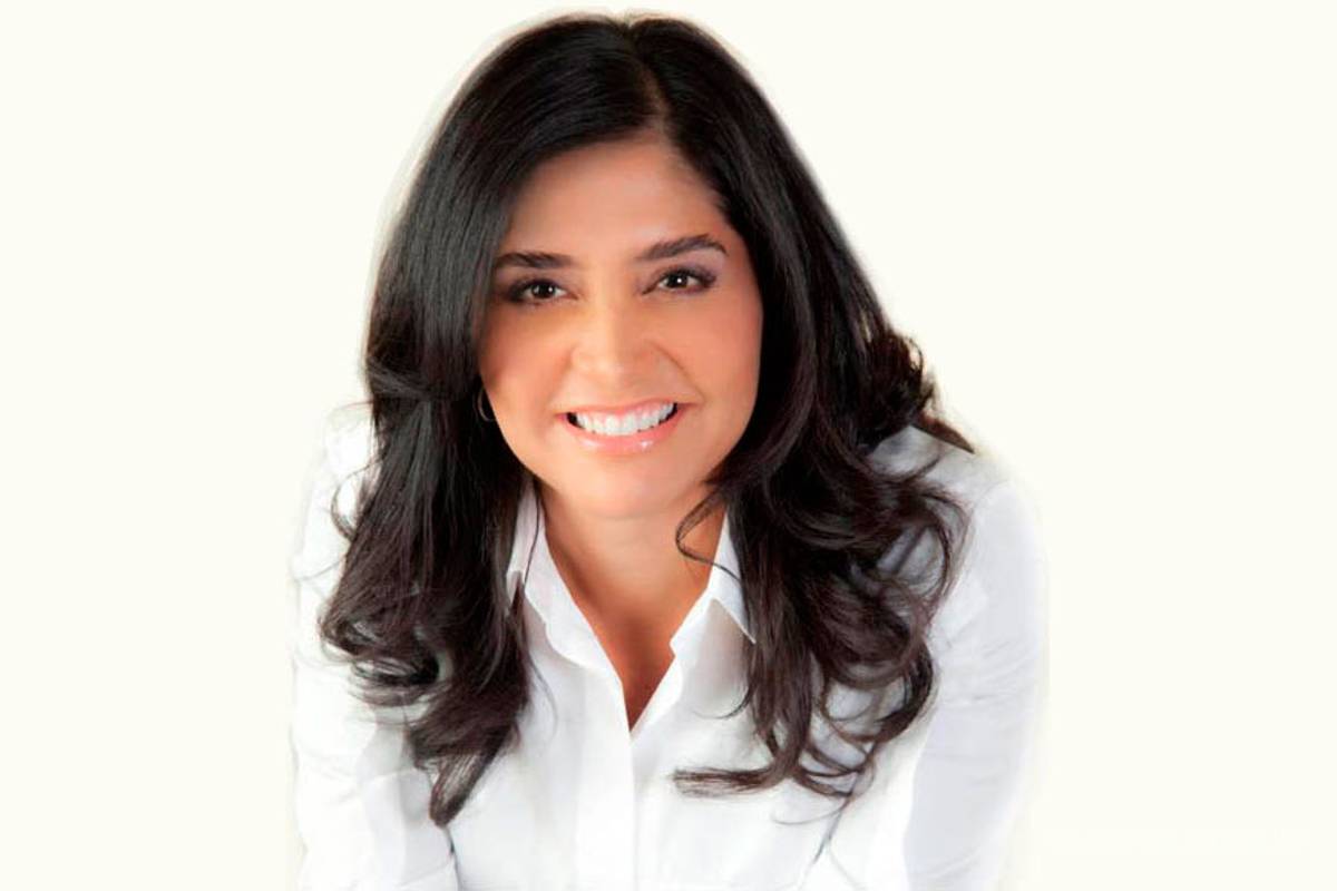 Alejandra Barrales es embargada por deber millones de pesos