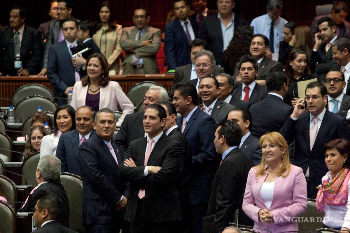 $!Al pueblo, 'gasolinazo'; privilegios a élite burocrática en México