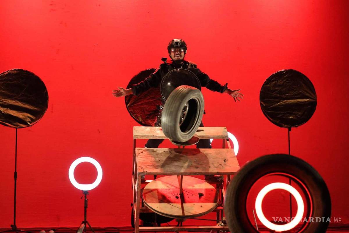 $!‘Torno y retorno ocre quemado’: Desde Oaxaca llega una obra de teatro ‘artesanal’