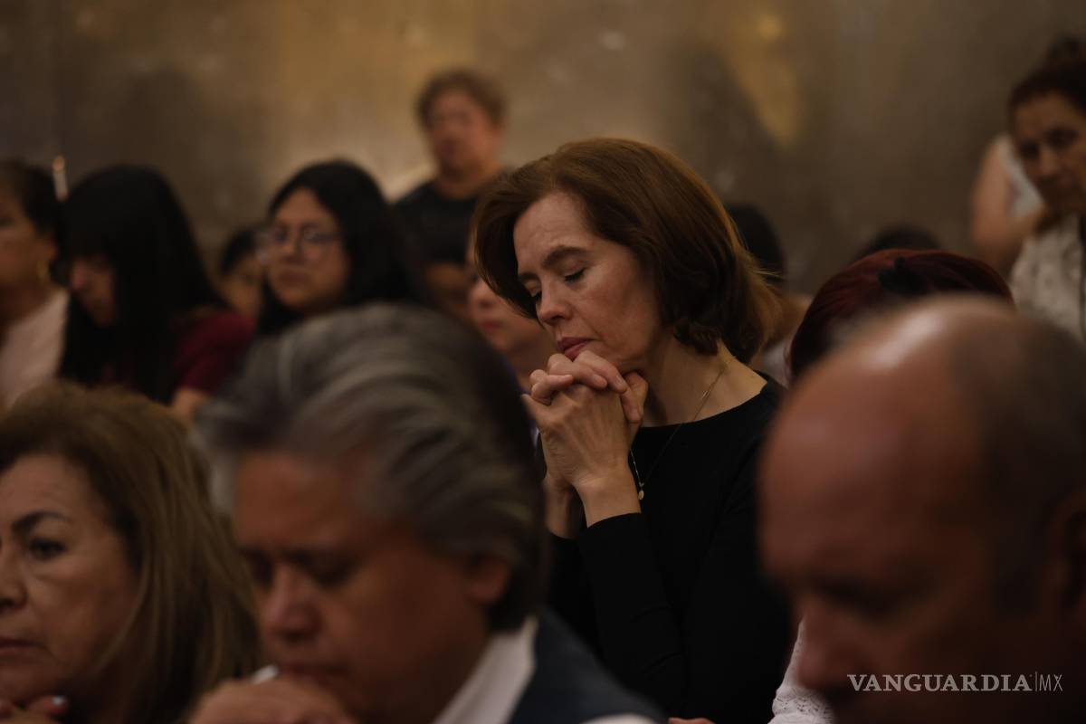 $!El padre Rogelio Peralta Gómez, sacerdote maronita radicado en Saltillo, resume el legado de Francisco con tres palabras: sonrisa, misericordia y cercanía. Sus gestos, dice, conmovieron especialmente a los jóvenes y a los más vulnerables.