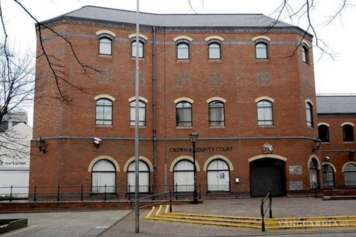 Detienen a hombre de 56 años cuando se besaba con quinceañera semidesnuda