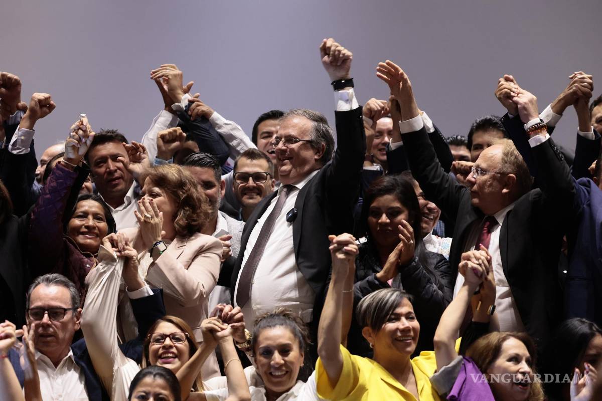 $!El canciller mexicano Marcelo Ebrard participa en una rueda de prensa en un Hotel de la Ciudad de México.