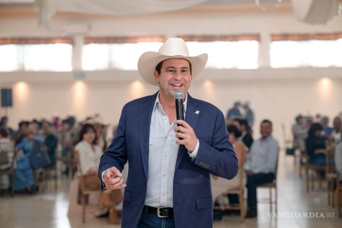 $!El alcalde Javier Díaz González destacó el valor y la experiencia de las personas adultas mayores de Saltillo.