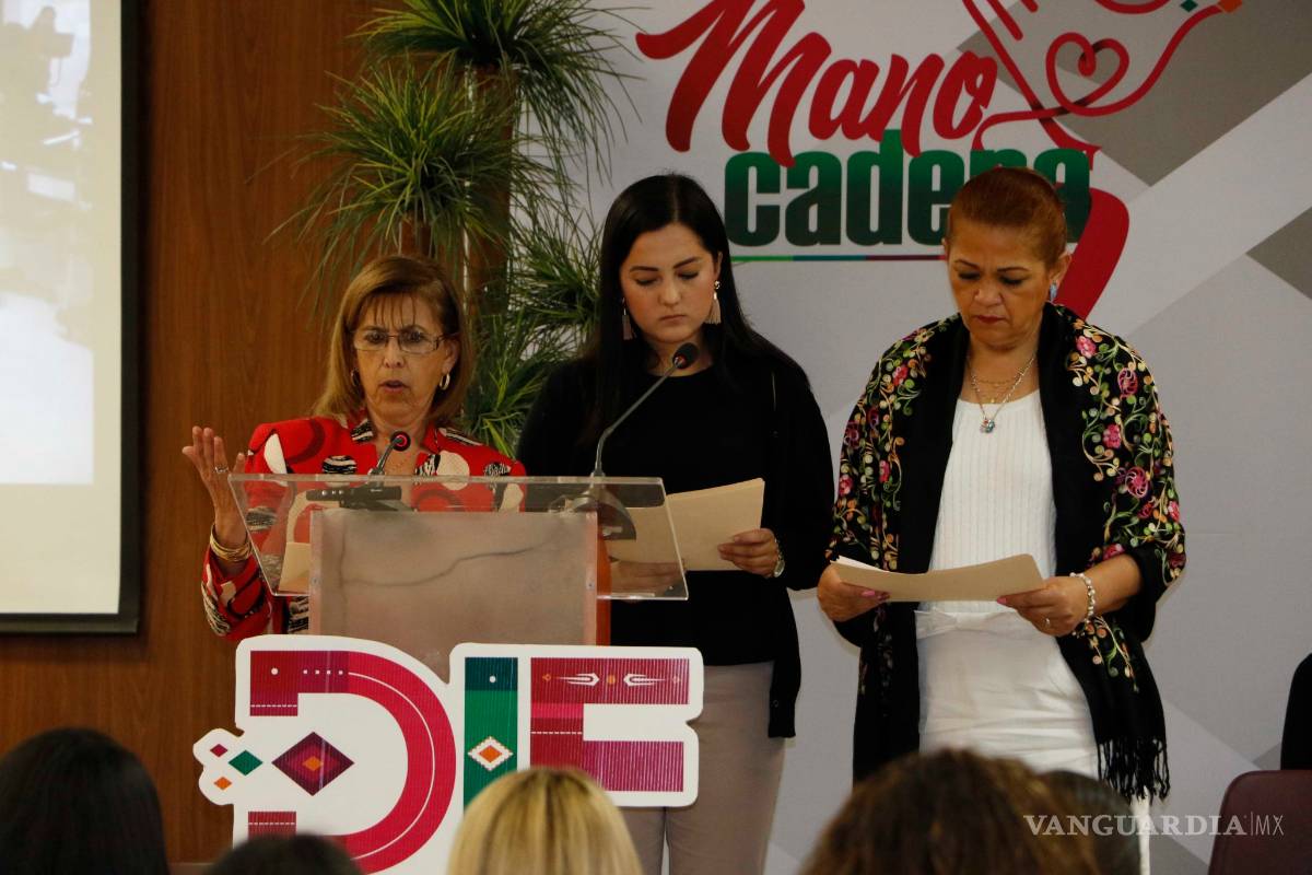 $!Manolo Jiménez entrega apoyo a emprendedores de Saltillo